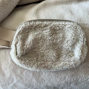 Lululemon Everywhere Belt Bag 1L Fleece